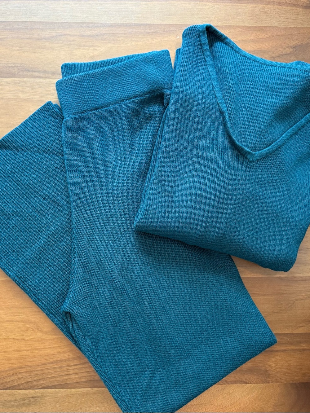 Cozy Teal Knit Pajama Set - Long Sleeve V-Neck Top & Wide-Leg Pants - Picture 2 of 4